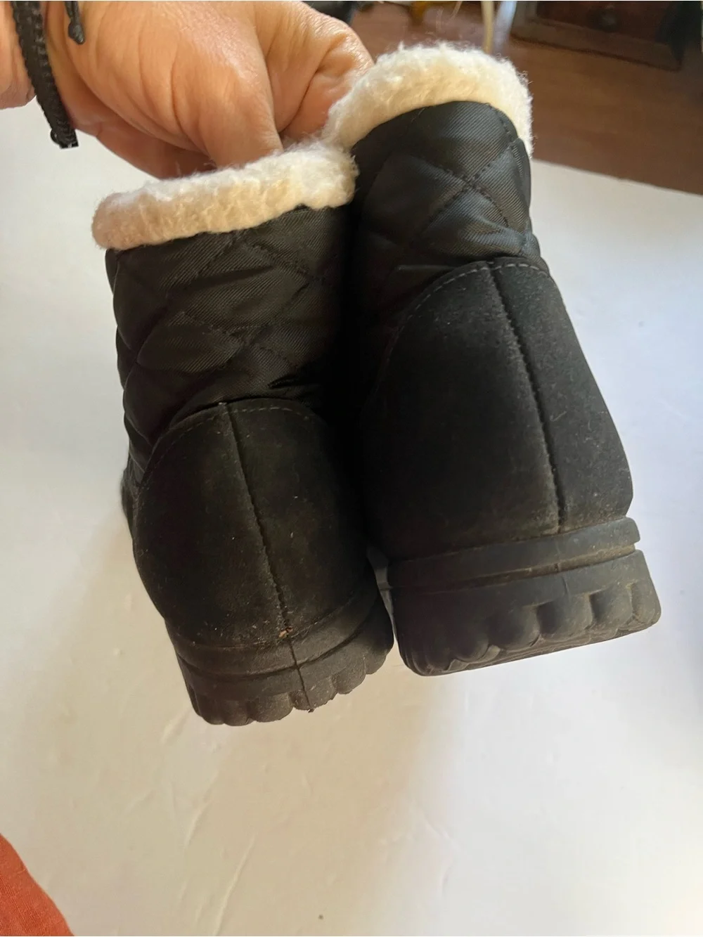 Vtg Unbranded Quilted Winter Ankle Boots Sherpa Lined Lace Up USA Black Size 9